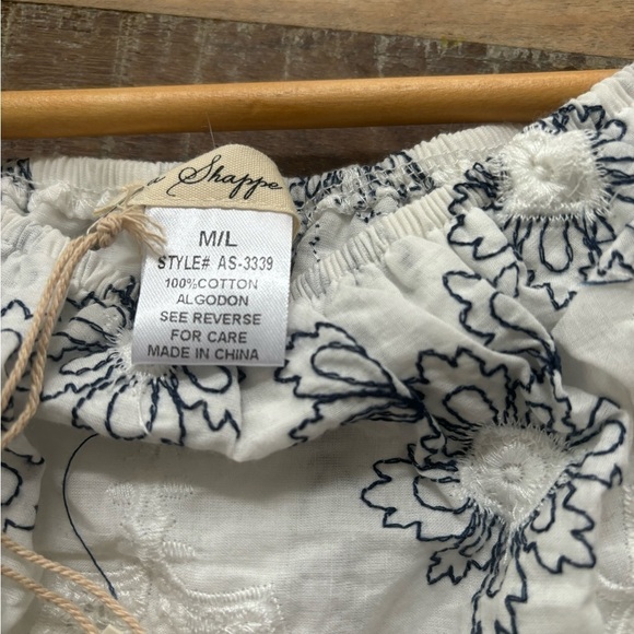 a Shappe| Off the Shoulder| White and Blue embroidered top| Medium/Large - Picture 4 of 6